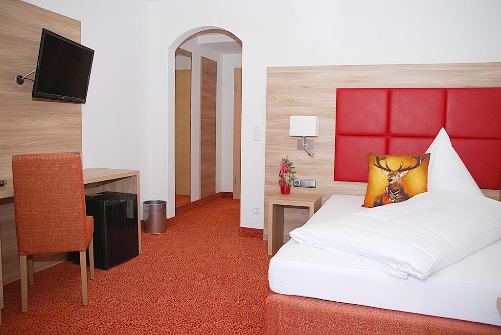 Hotel Isartaler Hof Волфратсхаузен Стая снимка