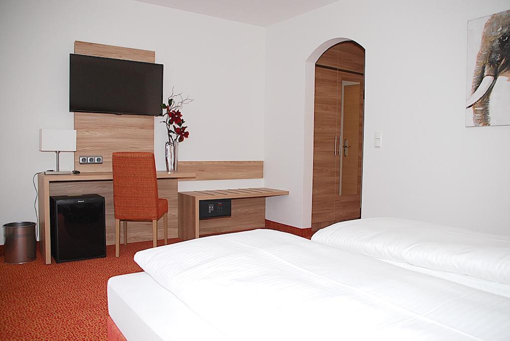 Hotel Isartaler Hof Волфратсхаузен Стая снимка
